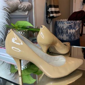 Michael by Michael Kors patent leather pump nude